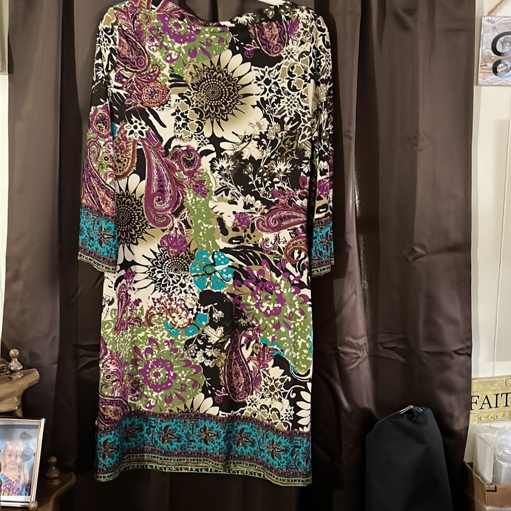 Beige by Eci, Size 8, Multi colored floral, 3/4 sleeves, beautiful colors - Picture 3 of 3